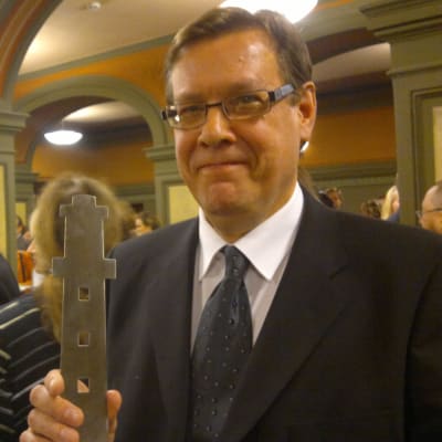 Gustavs kommundirektör Veijo Katara tog emot Turism-Oskar 2013