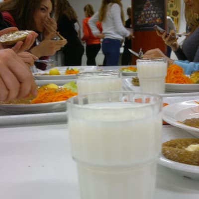 Överlopps mat från Luostarivuoris skola i Åbo ges vidare