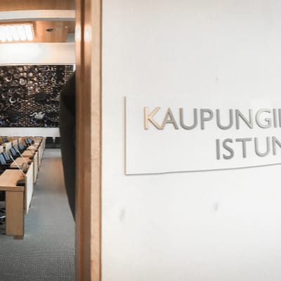 Kaupunginvaltuusto istuntosali valtuusto Tampere kunnallispolitiikka