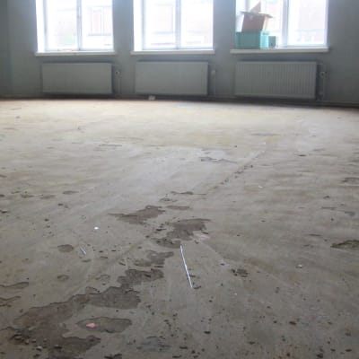 renoveringen av golven i lovisa gymnasium april 2016