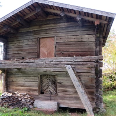 Loft vid hembygdsmuseet Gamla Hinkaböle gård i Pyttis, Mogenpört