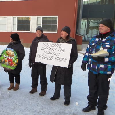 Föräldrar flyttade i år till Lovisa för att få en fungerande byskola