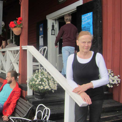 Krögare Marja Kühn vid Cafe Saltbodan i Lovisa