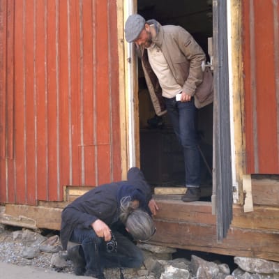 Nordiska byggnadsvårdare studerar renoveringsobjektet Raskens i Pargas