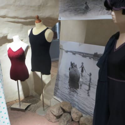 Baddräkter från början av 1900-talet utställda i Lovisa stads museum