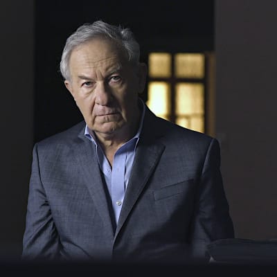 Simon Schama ja veistoksen pää Palmyrasta sarjassa Kulttuurien juurilla