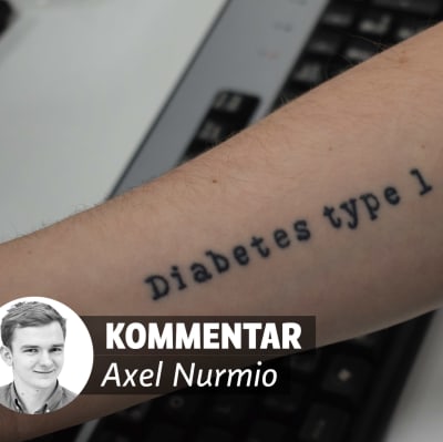 En arm med tatueringen Diabetes type 1 på och dessutom på bilden en liten porträttbild med texten kommentar Axel Nurmio bredvid.