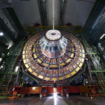 LHC-kiihdyttimen CMS-koeasema avattuna.