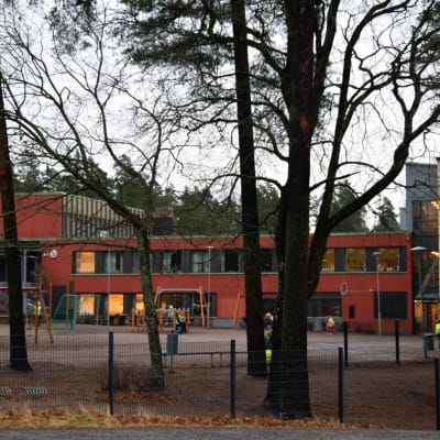 Skolgård, Granhultsskolan i Grankulla.