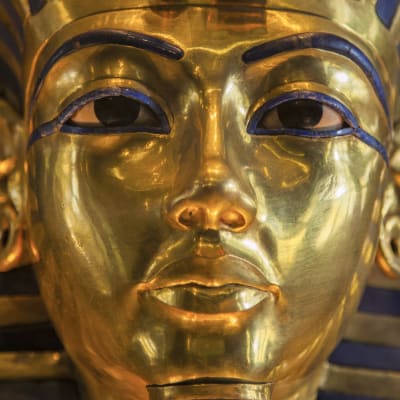 Kuningas Tutankhamonin kultainen kuolinnaamio.