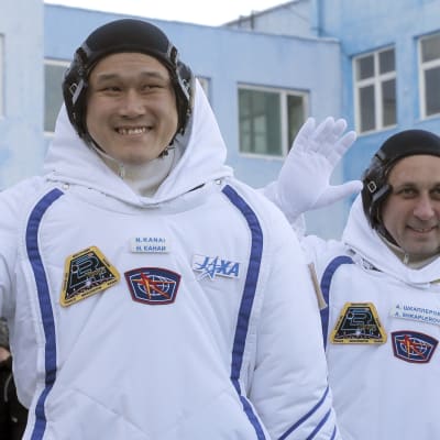 Astronauten Norishige Kanai tillsammans med kosmonauten Anton Shkaplerov 
