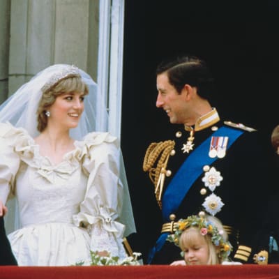 Dokumentti Charlesin ja Dianan häitä edeltävästä viikosta.