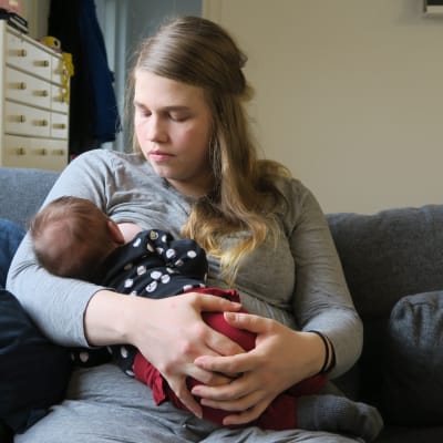 Isa Isotalo valmistautui huolella esikoisena synnyttämiseen. "Möykky" on nyt kuukauden ikäinen ja ruoka maistuu.