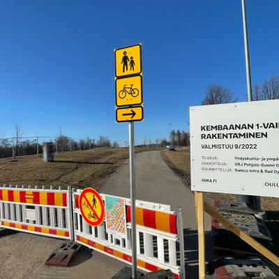Kembaanan rakennustyömaa Oulun Hollihaassa.