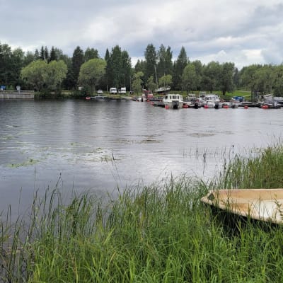 Retulahden satama Juuassa sijaitsee Pielisen länsirannalla.