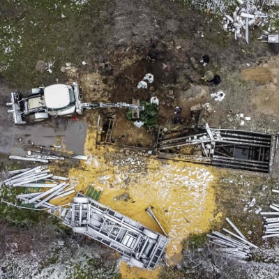 Drönarbild från platsen där roboten slog ned i Polen.