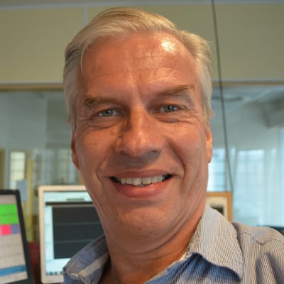Stefan Härus är redaktör och arbetar för Svenska Yle
