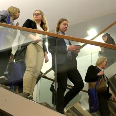 Ungdomar på Ungdomsparlament i Helsingfors.