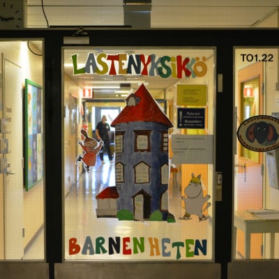 Dörren till barnenheten vid Borgå sjukhus