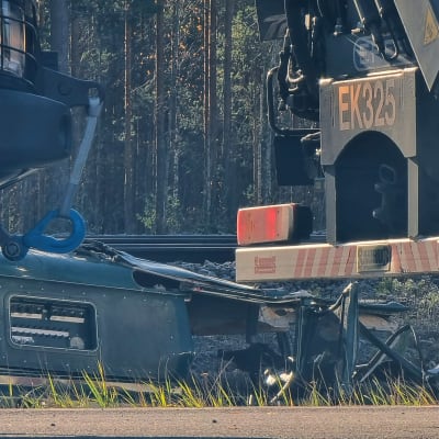 Försvarsmaktens fordon, som har skadats i en olycka. 