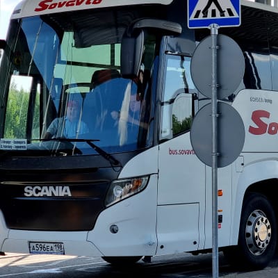 Venäläinen bussi Nuijamaan raja-asemalla