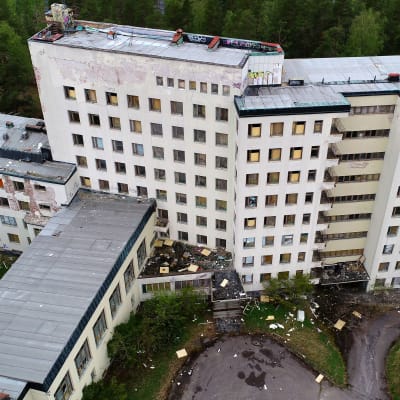 Ilmakuva tyhjästä Tiuruniemen sairaalasta