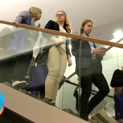 Ungdomar på Ungdomsparlament i Helsingfors.