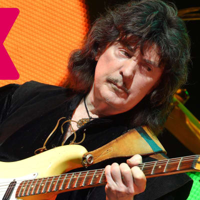 Ritchie Blackmore spelar elgitarr.