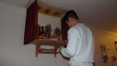 Thang Nguyen förbereder bönen