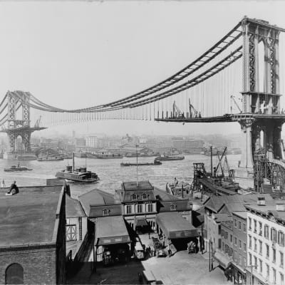Byggandet av Manhattan Bridge i New York år 1909.