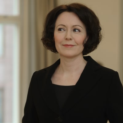 Jenni Haukio lähikuvassa.