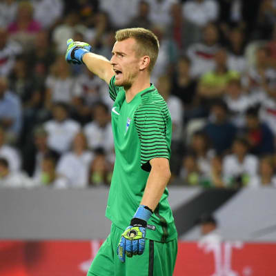 Lukas Hradecky.
