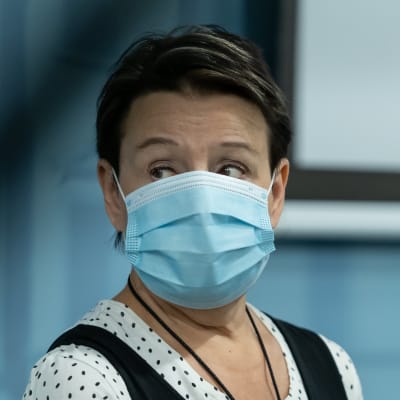 Sosiaali- ja terveysministeriön kansliapäällikkö Kirsi Varhila STM:n ja THL:n koronainfossa, VN, 22.10.2020.