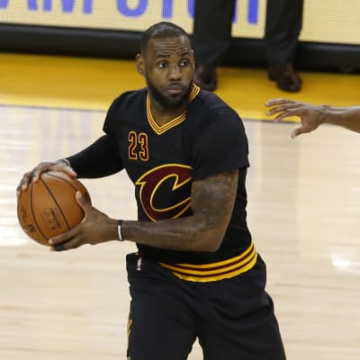 LeBron James med bollen