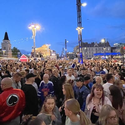 Fest på torget i Tammerfors.
