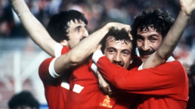  David Johnson, Alan Kennedy och Terry McDermott firar ett mål i Europacupfinalen 1981 i Paris.