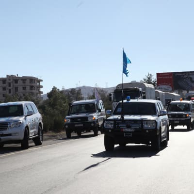 FN-konvoj på väg till den belägrade staden Madaya där tiotals mänskor har dött av svält under de senaste veckorna