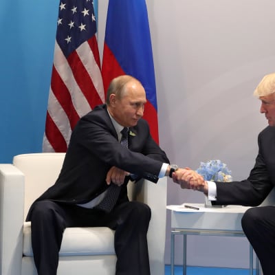 Donald Trump och Vladimir Putin träffades senast i Tyskland i somras och det är möjligt de träffas informellt i under Apecs toppmöte i Vietnam
