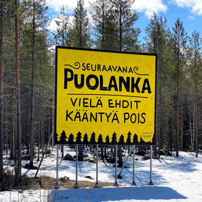 Vielä ehdit kääntyä pois -kyltti ennen Puolangan kylää