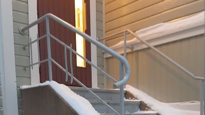 Snöig trappa