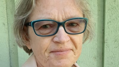 Leende kvinna