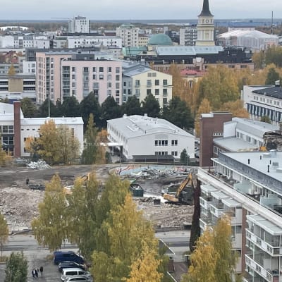 Oulun Energian entinen päärakennus on purettu melkein kokonaan.