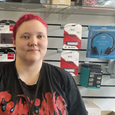 Asentaja Kristiina Oikarinen on kajaanilaisessa huoltoyhtiössä ATK-huolto.comissa töissä.