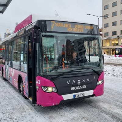 Vaasa Citybuss linja-auto pysäkillä
