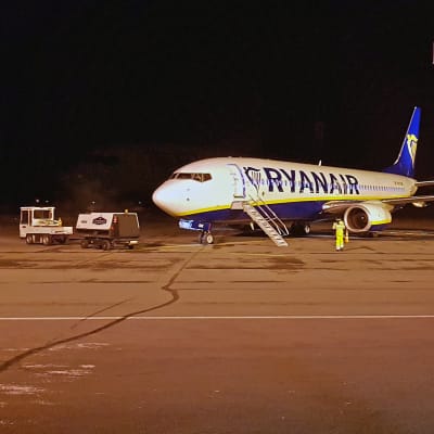 RyanAirin kone Lappeenrannan lentokentällä