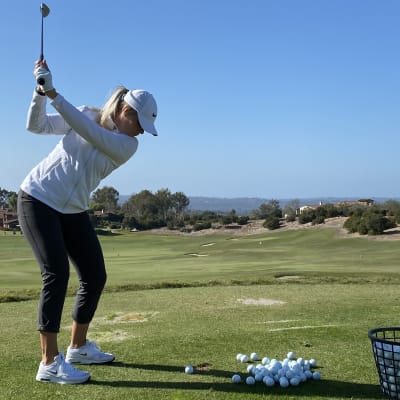 Matilda Castren pelaa golfia Santa Luzin kentällä