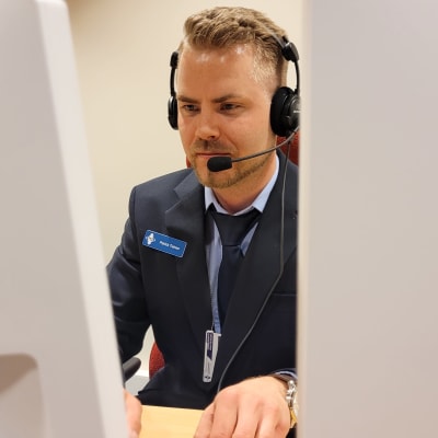 Patrick Tiainen, hätäkeskuspäivystäjä, kaksikielinen
