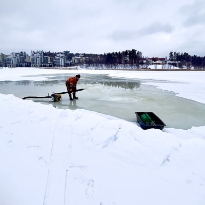 Jyväsjärven jäälle Lutakoon jäädytetään 2023 luistelurataa jälleen.