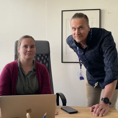 Seoptimin yrittäjä Mari Karhumaa ja ODL:n projektipäällikkö, työnohjaaja Matti Vainiokangas.