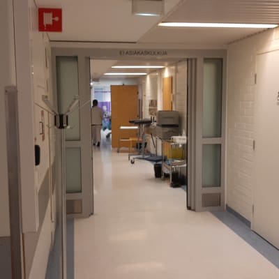 En sjukhuskorridor.